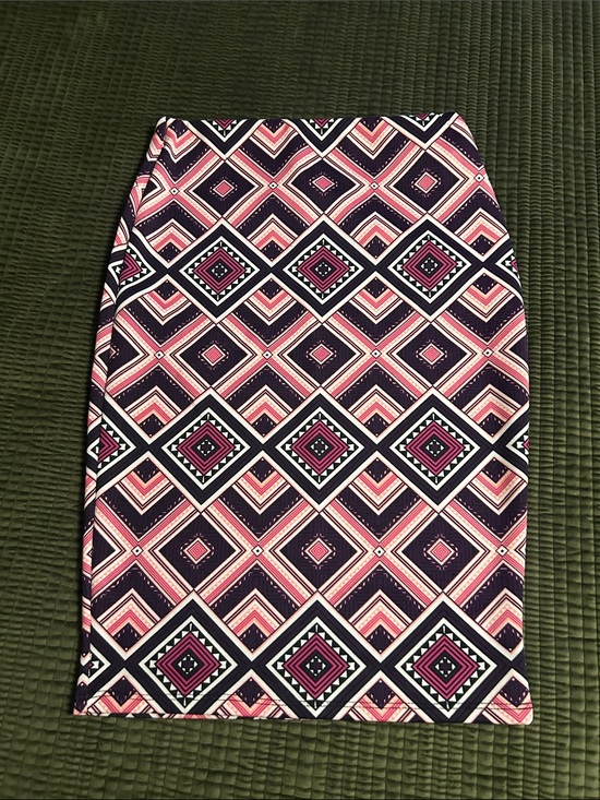Charlotte Russe Dresses & Skirts - Charlotte Russe Pink, Navy & Cream Geometric Pencil Skirt